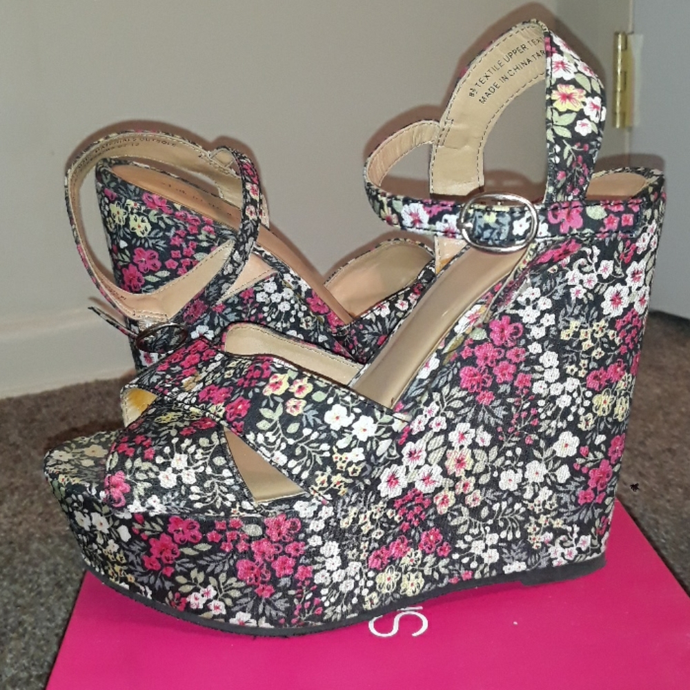 🌺FLORAL WEDGES